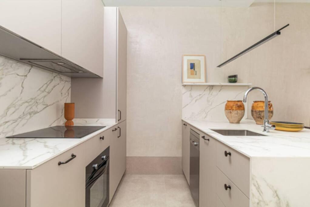 Апартаменты Apartamento Exclusivo En Neptuno Мадрид Экстерьер фото